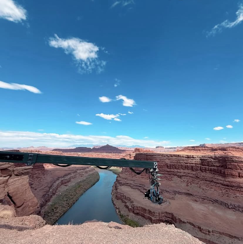 Mr_goji54's tweet image. Filming at the Canyon for #GodzillaXKongSupernova #IMAX
Credit: baileynagy & englishsly
