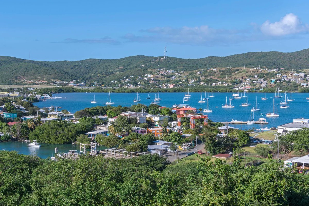 EDFEnergyEX's tweet image. After constant blackouts post-Hurricane Maria, residents of Culebra, Puerto Rico took matters into their own hands.
A collective movement toward energy independence launched a solar project success story. ☀️🔌 Via @GLISPA_discuss: globalislandpartnership.org/culebra