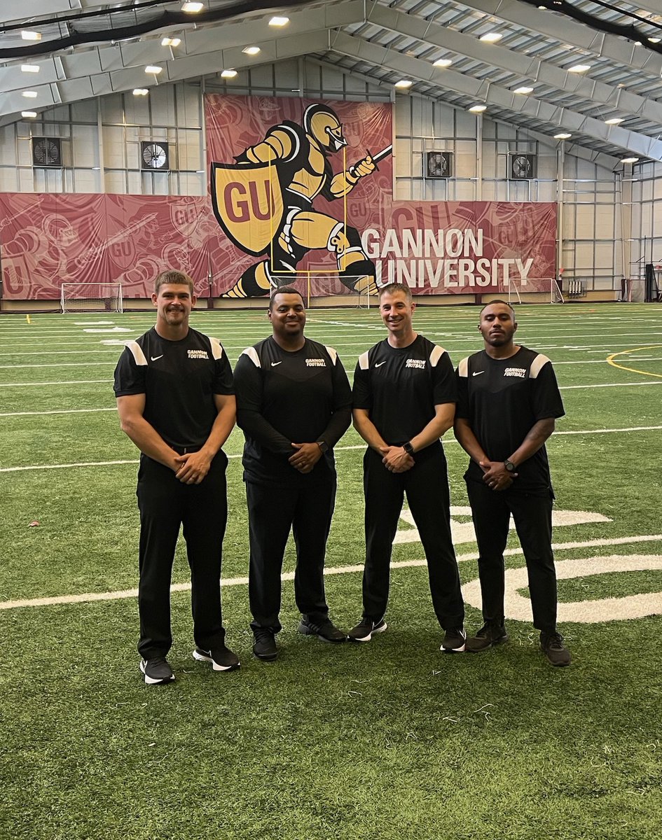 Coach_Swanson1's tweet image. 🤟 Learned so much from these three. #FOE