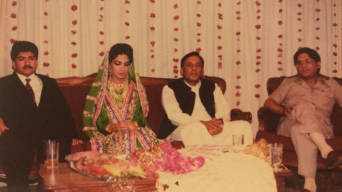 انسان دنیا سے چلا جاتا ہے اپنے پیچھے اچھی یادیں چھوڑ جاتا ہے سابق گورنر پنجاب میاں محمد اظہر میری دعوت ولیمہ میں اس زمانے کی اپوزیشن کے ایک اہم لیڈر چوہدری اعتزاز احسن کے ساتھ خوش گپیاں کرتے رہے جب بھی ملتے تھے پرانی یادیں ضرور تازہ کرتے تھے اللّٰہ تعالیٰ انکی مغفرت فرمائے آمین