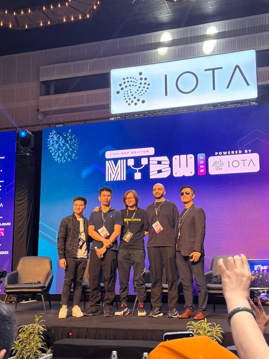 easonchaiii's tweet image. Had so much fun moderating the AI agents & DeFi panel during @MalaysiaBCW.
It's been such an eventful past two days meeting so many brilliant people and repping @foresightnow!
Some big announcements dropping tmr 😉