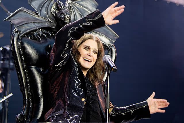 Ozzy Osbourne has died, just weeks after Black Sabbath’s farewell show. He was 76 years old. RIP. 

wgntv.com/news/deans-lis…
