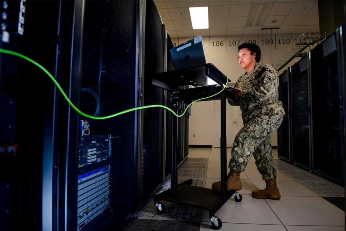 DefenseScoop's tweet image. A new cloud-enabling information request was posted by DISA's Hosting and Compute Directorate, which manages the $9B JWCC contract vehicle. hubs.li/Q03yhBlB0