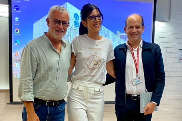 hbellvitge's tweet photo. 👩‍⚕️ La Dra. Laura Berbel, reumatòloga del nostre hospital, ha defensat una tesi doctoral que obre camí en el coneixement de l’espondiloartritis axial.

La seva recerca revela:
🔹 Afectació cervical freqüent i incapacitant
🔹 Alta prevalença de malnutrició i pèrdua muscular

💡 Dues troballes clau per entendre millor la malaltia i millorar la qualitat de vida dels pacients. Publicada en revistes científiques de primer nivell com RMD Open i Nutrients.

🎊 Enhorabona, Dra. Berbel, per aquest pas endavant en la recerca reumatològica.

ℹ️https://t.co/vGjCZTRGOB

@reuma_hub @UniBarcelona #orgullbellvitge  #Reumatologia #TesiDoctoral #RecercaClínica
