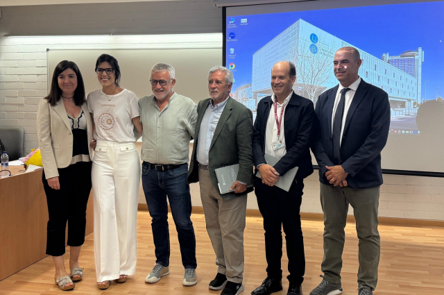 hbellvitge's tweet photo. 👩‍⚕️ La Dra. Laura Berbel, reumatòloga del nostre hospital, ha defensat una tesi doctoral que obre camí en el coneixement de l’espondiloartritis axial.

La seva recerca revela:
🔹 Afectació cervical freqüent i incapacitant
🔹 Alta prevalença de malnutrició i pèrdua muscular

💡 Dues troballes clau per entendre millor la malaltia i millorar la qualitat de vida dels pacients. Publicada en revistes científiques de primer nivell com RMD Open i Nutrients.

🎊 Enhorabona, Dra. Berbel, per aquest pas endavant en la recerca reumatològica.

ℹ️https://t.co/vGjCZTRGOB

@reuma_hub @UniBarcelona #orgullbellvitge  #Reumatologia #TesiDoctoral #RecercaClínica