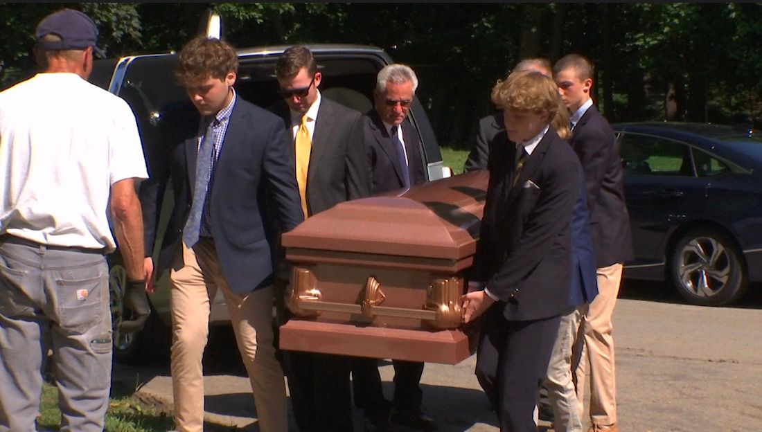 jesuitnews's tweet image. This summer, @McQuaidJesuit students are serving others as pallbearers at funerals for those who pass away without family or friends to carry them to their final resting place. It's part of the school’s commitment to service.
Learn more: ow.ly/71Vw50WtxAB