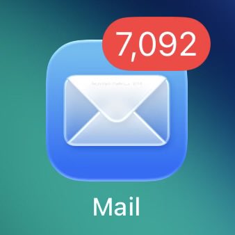 sondesix's tweet image. Not just the Camera app, Apple also tweaked the Mail and Photos app icons on the latest iOS 26 Beta.
Just a subtle difference though.
Left: iOS 26 Beta 3
Right: iOS 26 Beta 4