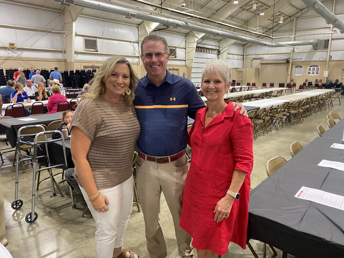 SenatorGebhard's tweet image. This morning, I had the pleasure of attending Lebanon Valley Chamber of Commerce’s Breakfast at the Fair with nearly 150 community members, where we heard from keynote speaker Scott Sechler, owner of Bell & Evans.