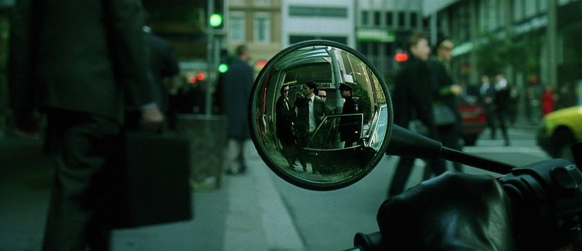 KarineMDonelle's tweet image. Quelques surcadrages dans Matrix (1999) de Lilly Wachowski & Lana Wachowski