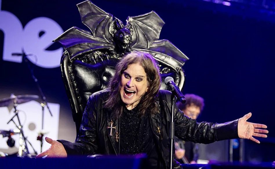 ItsTylerCalvert's tweet image. RIP Ozzy Osbourne
One of the absolute legends who shaped rock and metal into the great genre it is today.
I'm glad he was able to put on one final phenomenal show just a few weeks ago.
Thank you for everything Ozzy 🤘🖤
#OzzyOsbourne