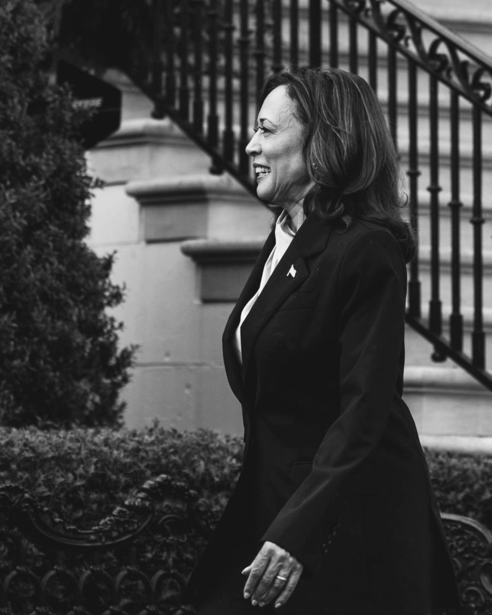 kamalasnaps's tweet image. Kamala Harris would’ve made an extraordinary President and I can’t wait to see what she does next.
📸: Andrew Harnik, The Washington Post