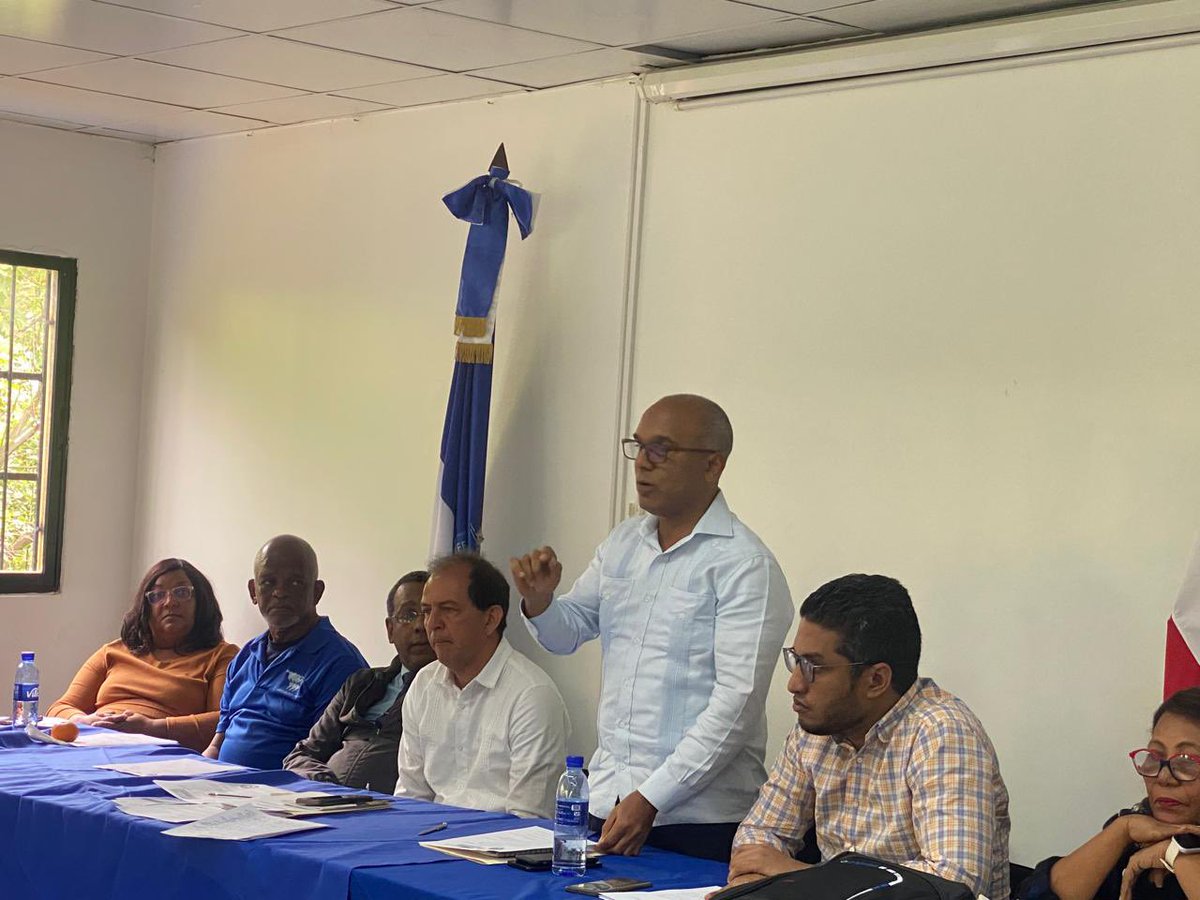El Consejo Superior de Directivas de FAPROUASD se encuentra reunido discutiendo y dando seguimiento a las reinvindicaciones pendientes a favor de este gremio.
