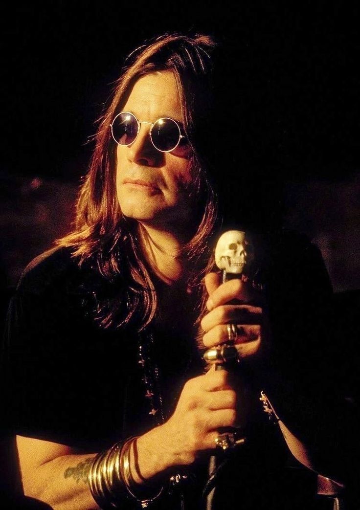 Crystal41654097's tweet image. 🕊 Ozzy Osbourne, légende du heavy metal est mort à l'âge de 76 ans