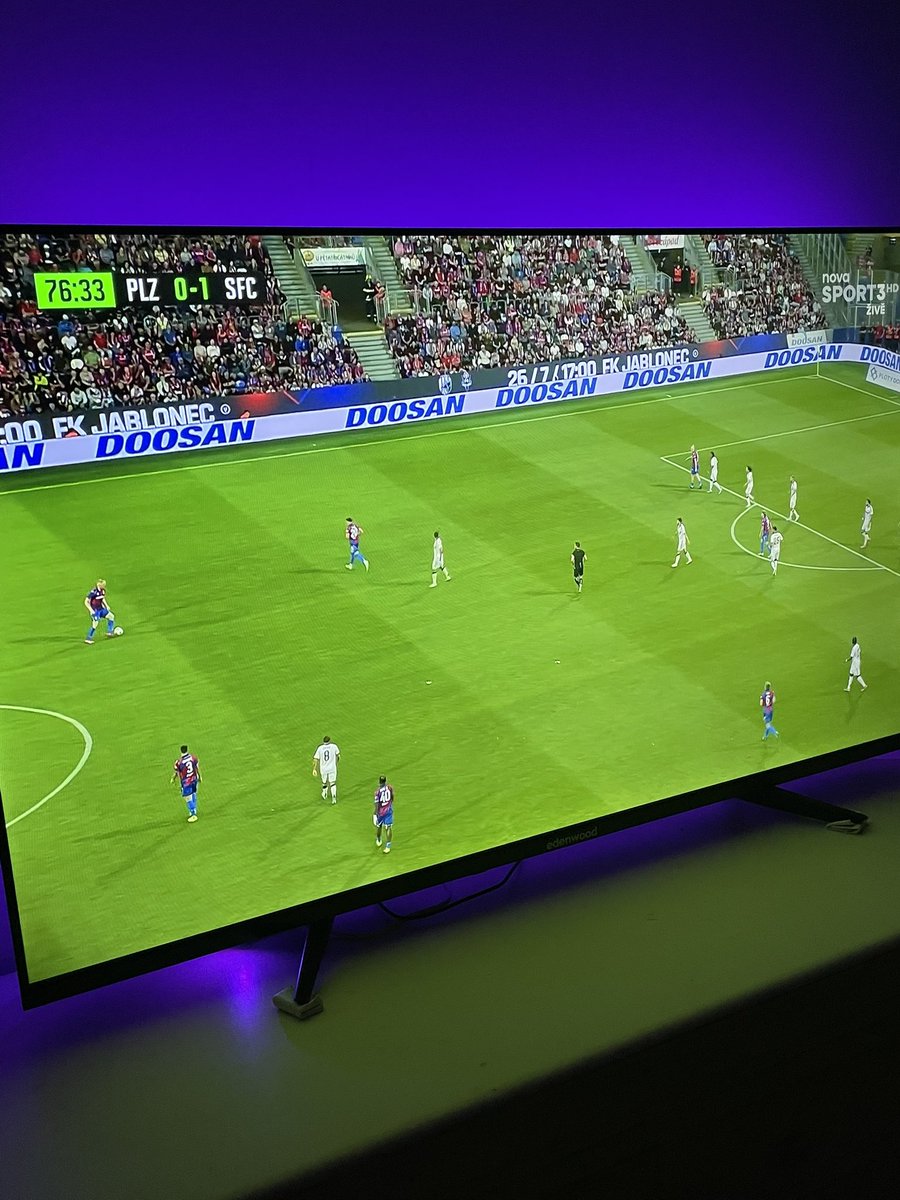 y_n_s_s's tweet image. Tellement la hess de foot que tu regardes le Viktoria Plzen contre le Servette fc sur une chaîne tchèque