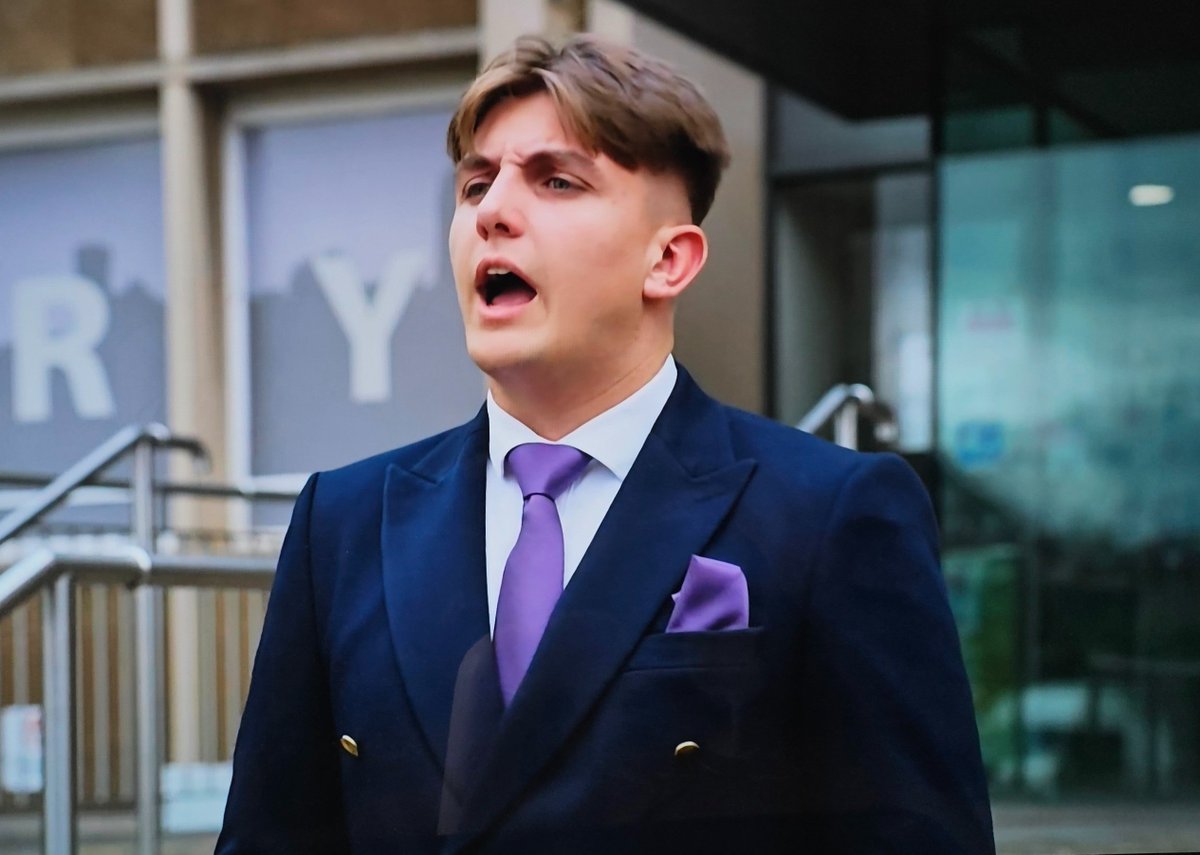 TStandfield1789's tweet image. £190,000 of council taxpayer's money on political assistants.
People of Warwickshire - enjoy your new leader.
@Nigel_Farage @reformparty_uk