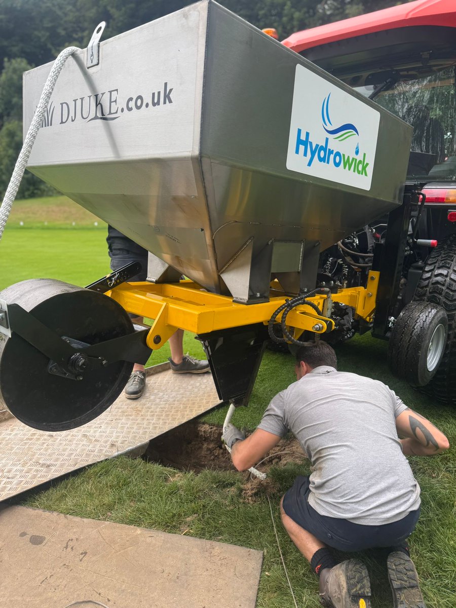 #DJUKE were installing #HYDROWICK into another green at The RAC today! #drainage #drainagesoloutions #drainageexperts #greenkeeping #golf
