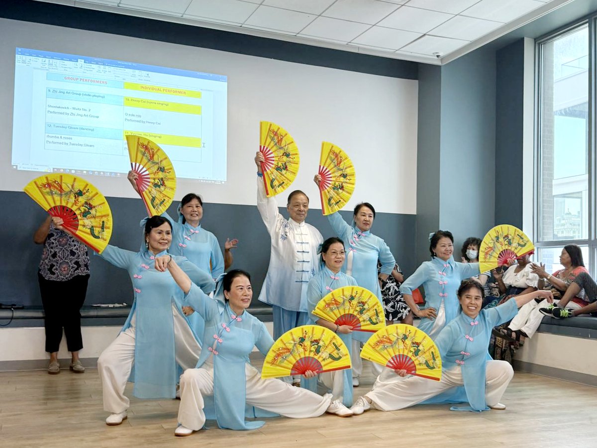 NYCAging's tweet image. Last week, older adults from Essex Crossing lit up the stage at #TalentisTimeless2025 with dazzling dance, soulful music, and powerful vocals. Congratulations to all the performers, and cheers to our finalists heading to the citywide showdown! 💃🎶👑 #NYCAging