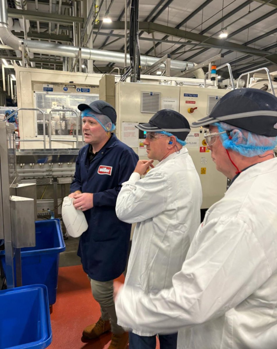FJMcNally's tweet image. Enjoyed my visit to Müller in Bellshill today. A key local employer, the site processes over 370 million litres of fresh milk and cream annually and supports more than 260 jobs in our constituency. Solid evidence that Bellshill remains a centre of excellent UK dairy produce🥛 🐄
