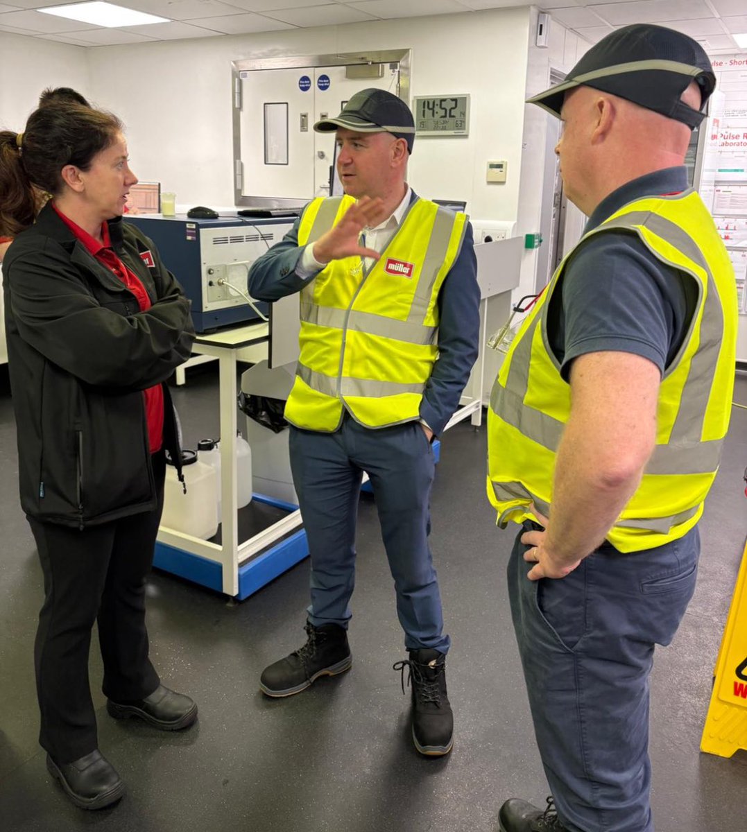 FJMcNally's tweet image. Enjoyed my visit to Müller in Bellshill today. A key local employer, the site processes over 370 million litres of fresh milk and cream annually and supports more than 260 jobs in our constituency. Solid evidence that Bellshill remains a centre of excellent UK dairy produce🥛 🐄