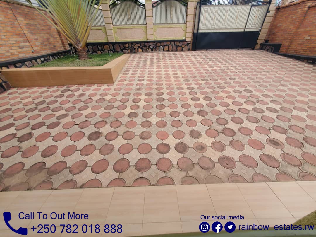 estates_ltd's tweet photo. Unfurnished house for rent at Kibagabaga 
Price:1200$
Bedrooms:6
Bathrooms:6
Sitting and dinning room 
Nice indoor kitchen 
Nice balcony and view 
Good residential neighborhood 
Parking 
For more information 
Call//Whatsapp:0782018888
Face the reality with us. https://t.co/H1KKTXTpnu