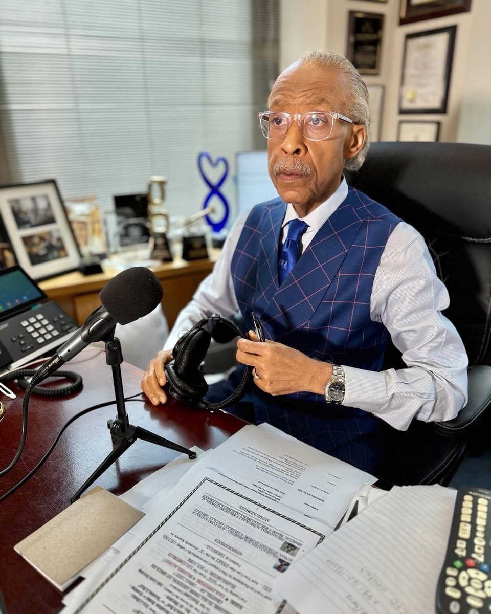 TheRevAl's tweet image. I am live hosting Keepin’ it Real w/ Al Sharpton breaking down the top issues of the day from 1-4 PM ET.
📻 Tune in on local stations & SiriusXM 126
💻 Watch the livestream on NAN’s YouTube & Facebook
youtube.com/live/4_u9A6wav…
📞 Call in & join the conversation, 8775325797