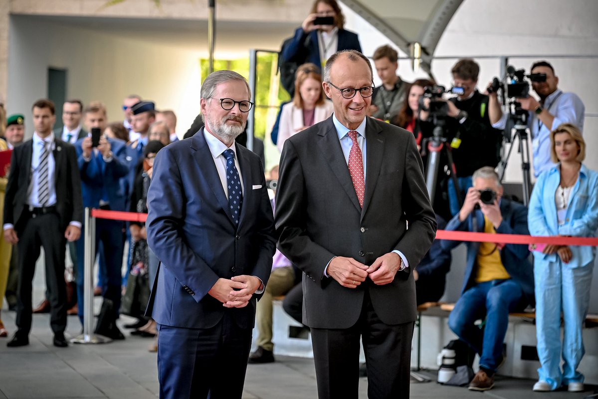 P_Fiala's tweet image. Our relationship with Germany is stronger than ever. 🇨🇿🤝🏻🇩🇪
It is built on trust, open dialogue, and a shared commitment to a stable and prosperous Europe. In Berlin, I met with Chancellor @_FriedrichMerz to discuss the construction of the Erzgebirge Tunnel, a key part of the…