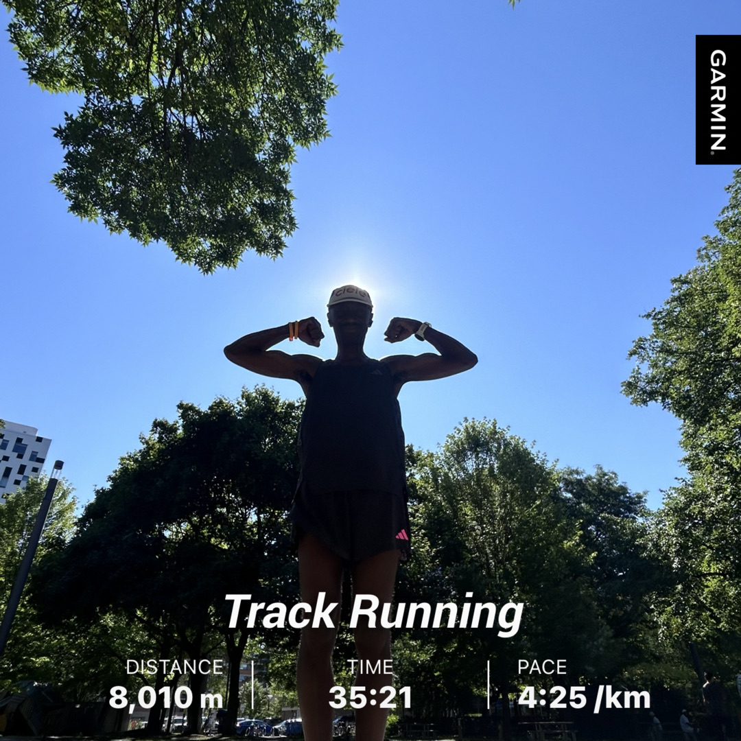 HenriHelvetica's tweet image. ππΎββοΈ A very productive session at the track this morning.
πΈ Goal was 6400m-9600m
πΈ Opted for 8000m as I didn't want to over do mileage.
πΈ 5 x 1200m @ 3'53" pace + rolling 400m
Added, I felt like my VO2 Max was due for an update, and yup, ticked up to 56 this morning. ππΎβ¦