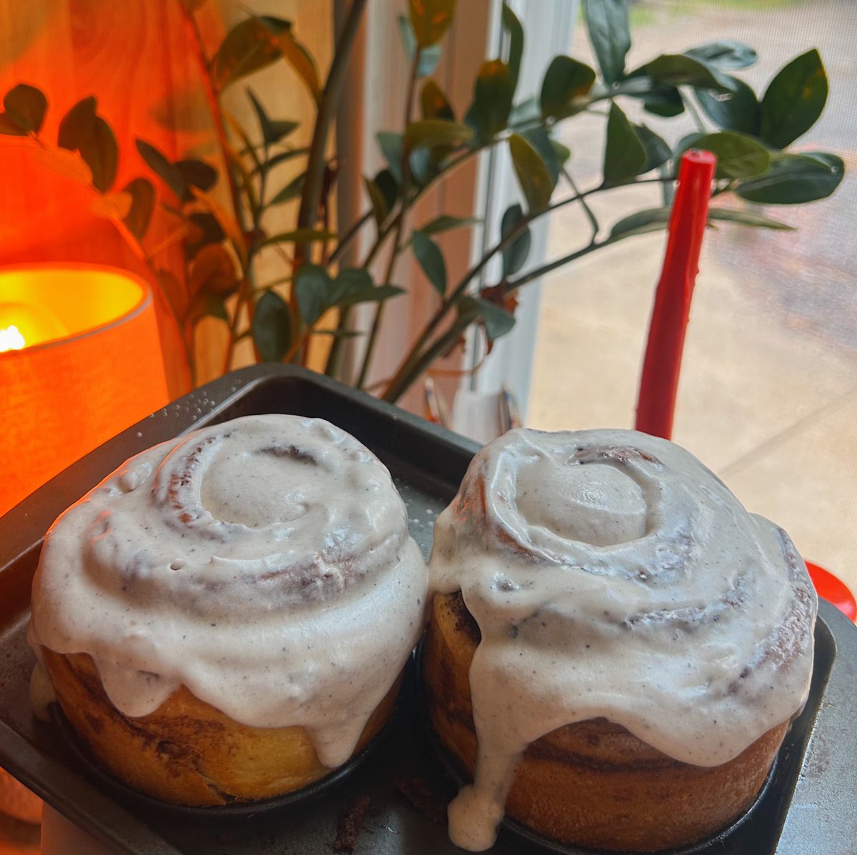 stuff1eee's tweet image. brown butter cinnamon cardamom rolls🤎🧸