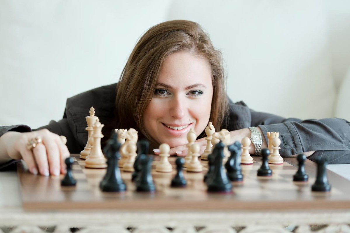 FIDE_chess's tweet image. 🎉 Happy 49th birthday to the one and only Judit Polgar! 🎂 @GMJuditPolgar
From becoming the youngest Grandmaster at 15—breaking Bobby Fischer’s record—to storming into the world’s top 10, Judit didn’t just play the game, she changed it. 👑
A trailblazer, an icon, and the…
