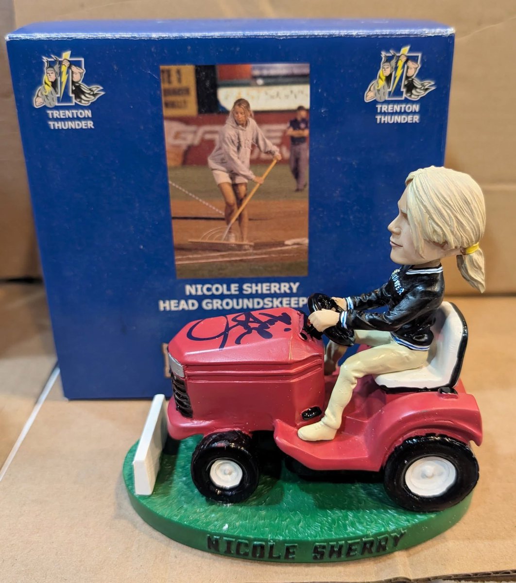 OsCardGiveAways's tweet image. I was today years old when I learned @nsherry2 has her own bobblehead. Cmon Orioles remake it!!! #Birdland