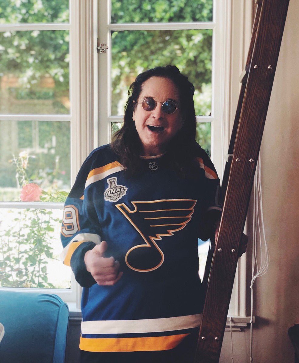 BarDown's tweet image. Rest in peace to rock legend and St. Louis Blues fan Ozzy Osbourne. 🖤
(📸: @OzzyOsbourne)