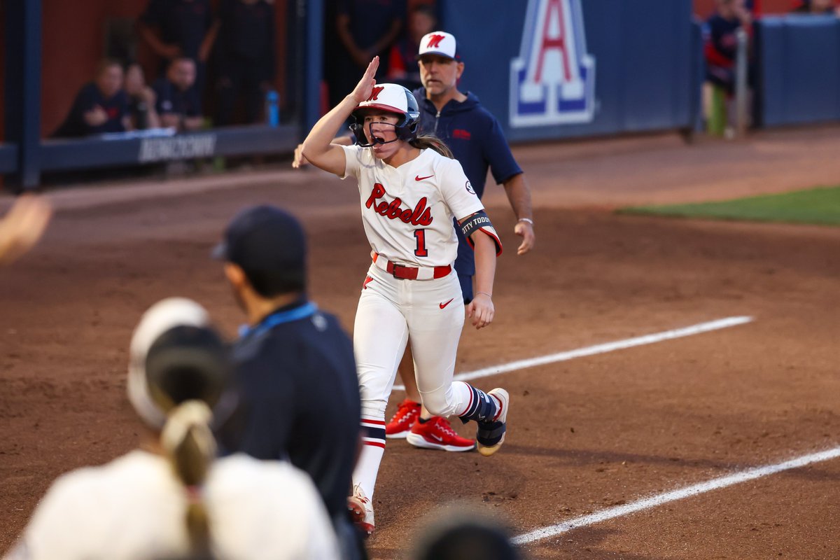 OleMissSoftball's tweet image. We heard it was shark week 馃憖馃
@kenziepickens | @persyllamas