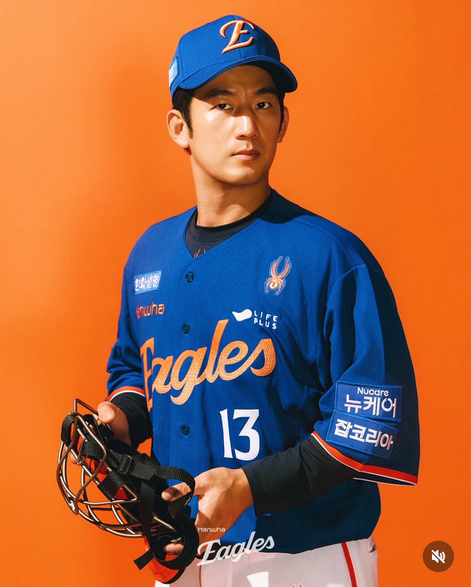 DanielKimW's tweet image. #HanwhaEagles released new set of uniforms for summer. Your thoughts? #KBO #한화이글스
