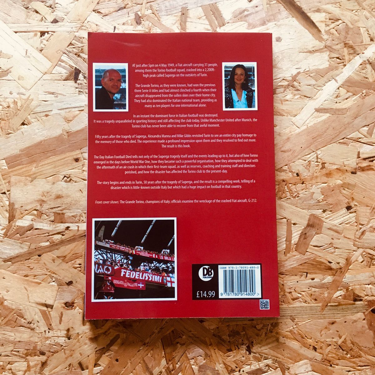 StanchionBooks's tweet image. πππππππ | THE DAY ITALIAN FOOTBALL DIED by Alexandra Manna, Mike Gibbs
A touching tribute to the 31 people, among them the Torino football squad, crashed into a 2,200ft-high peak called Superga on the outskirts of Turin.
π stanchionbooks.com/products/the-dβ¦