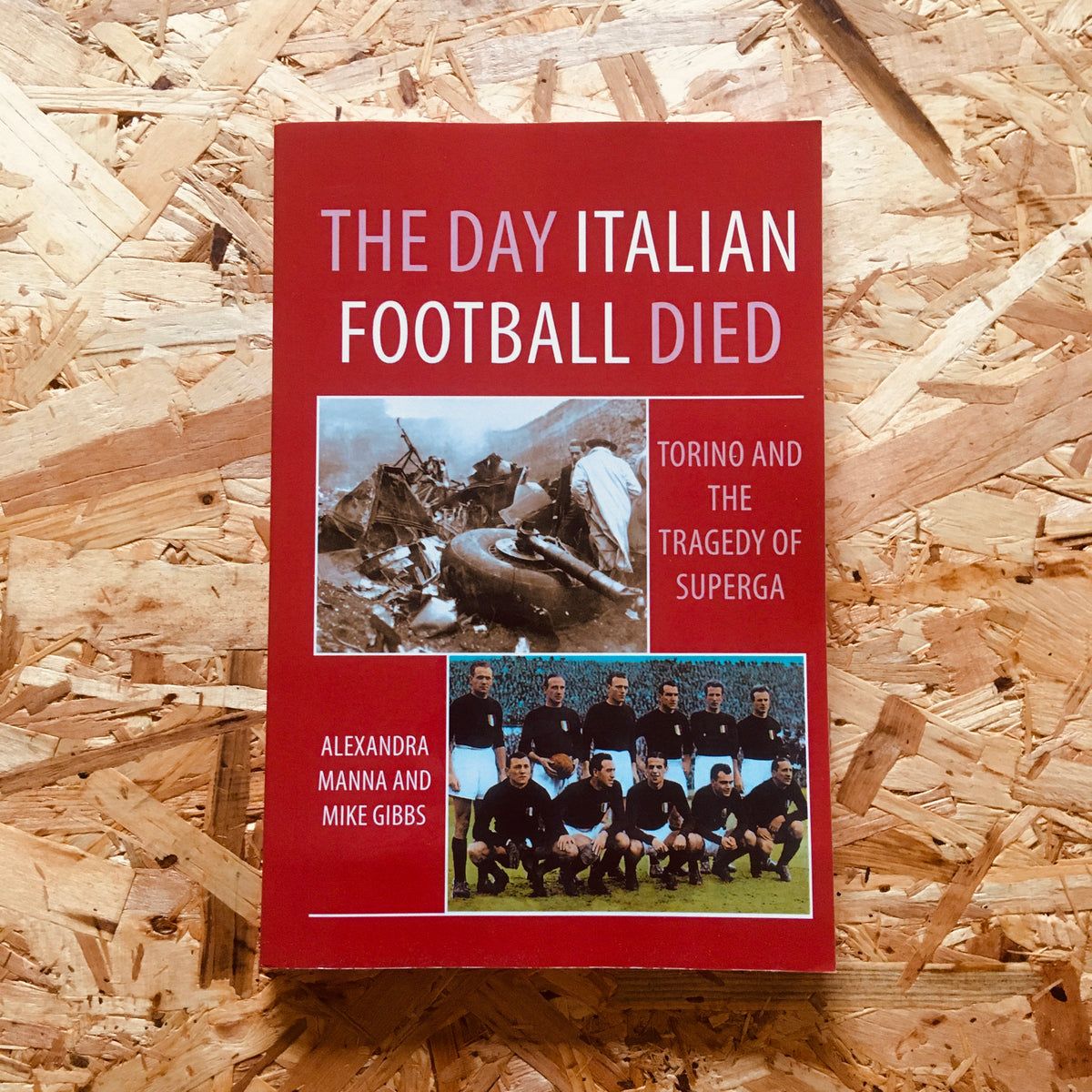 StanchionBooks's tweet image. πππππππ | THE DAY ITALIAN FOOTBALL DIED by Alexandra Manna, Mike Gibbs
A touching tribute to the 31 people, among them the Torino football squad, crashed into a 2,200ft-high peak called Superga on the outskirts of Turin.
π stanchionbooks.com/products/the-dβ¦