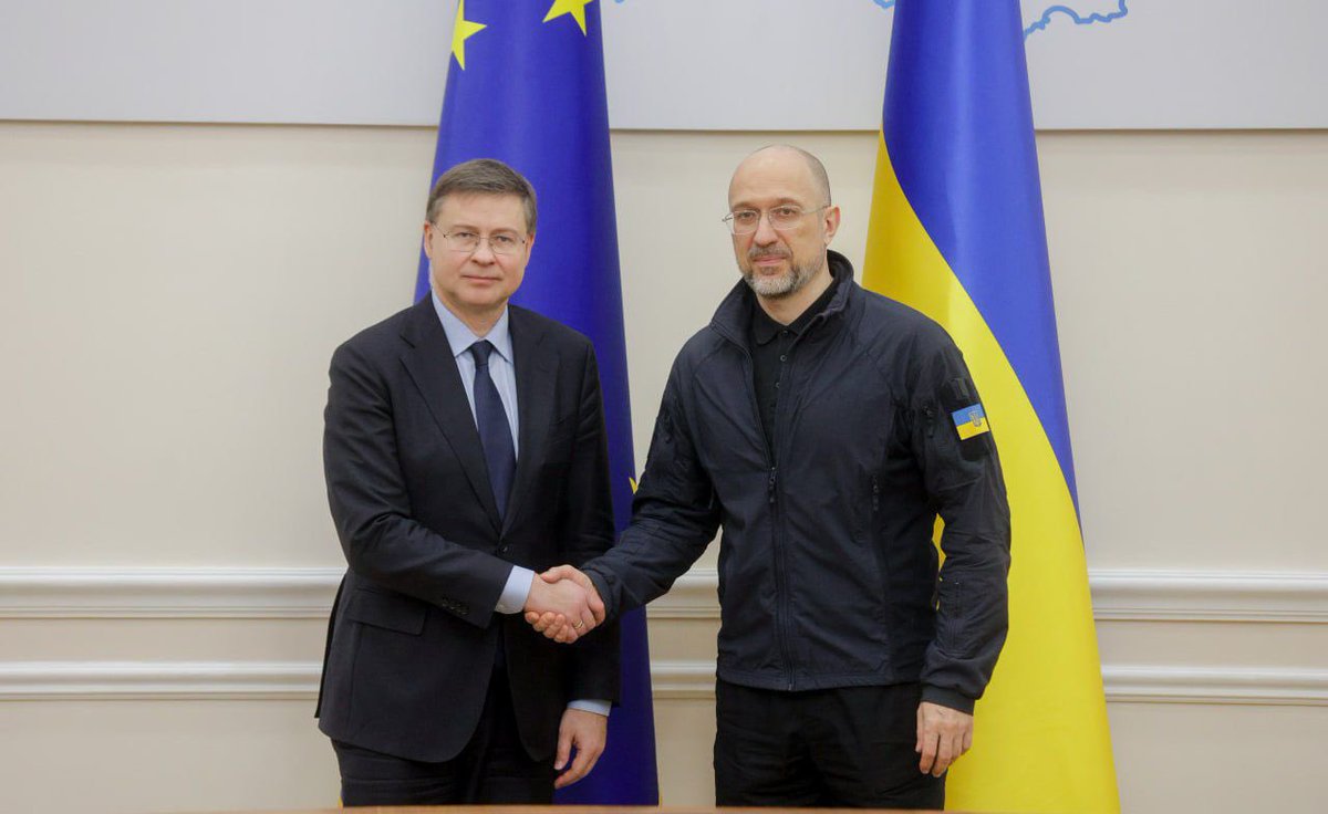 VDombrovskis's tweet image. 🇺🇦🇪🇺 Ukraine continues to fight for its independence — and for the security of Europe.
Discussed defence spending with my friend, Defence Minister @Denys_Shmyhal. We must boost Ukraine’s military capabilities.
The SAFE instrument is one such tool. Let’s use it.
#EUdefence