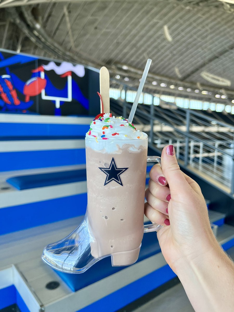 ATTStadium's tweet image. We can see (& taste) why AT&T Stadium is nominated for Best NFL Stadium Food & Best NFL Stadium by @10Best! 🏟️⭐️
Help us win by casting your vote daily for #ATTStadium: 10best.usatoday.com/awards/
Voting is open now until Monday, August 18th!