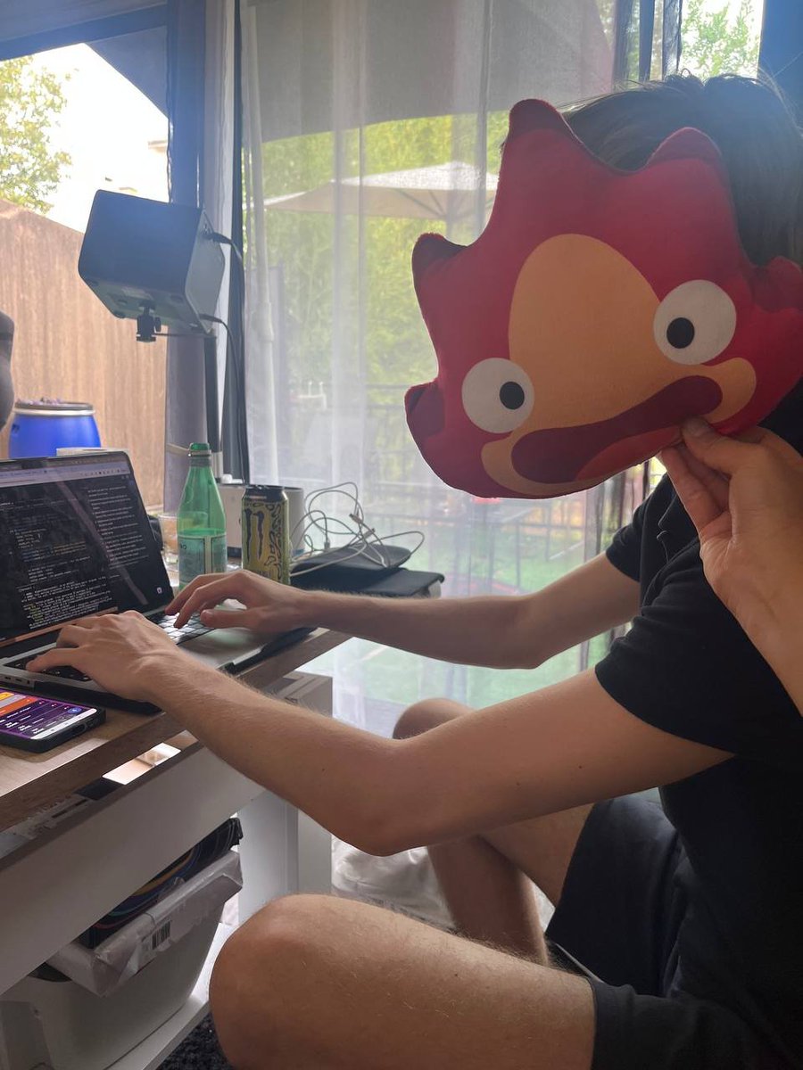 Cptn_Ow's tweet image. Solana Sweatshop by @Ferno_ag still going strong after 7 days of intense degenery !
Much stuff in the making for @solanamobile !
Many awesome visitors like @Geninsus @cduchinois @go_disrupt @zknadar @_Demeju @chainjuiceee
Much Rain 🌧️
Much Sweat.🥵
Much Build.⚒️
Only…