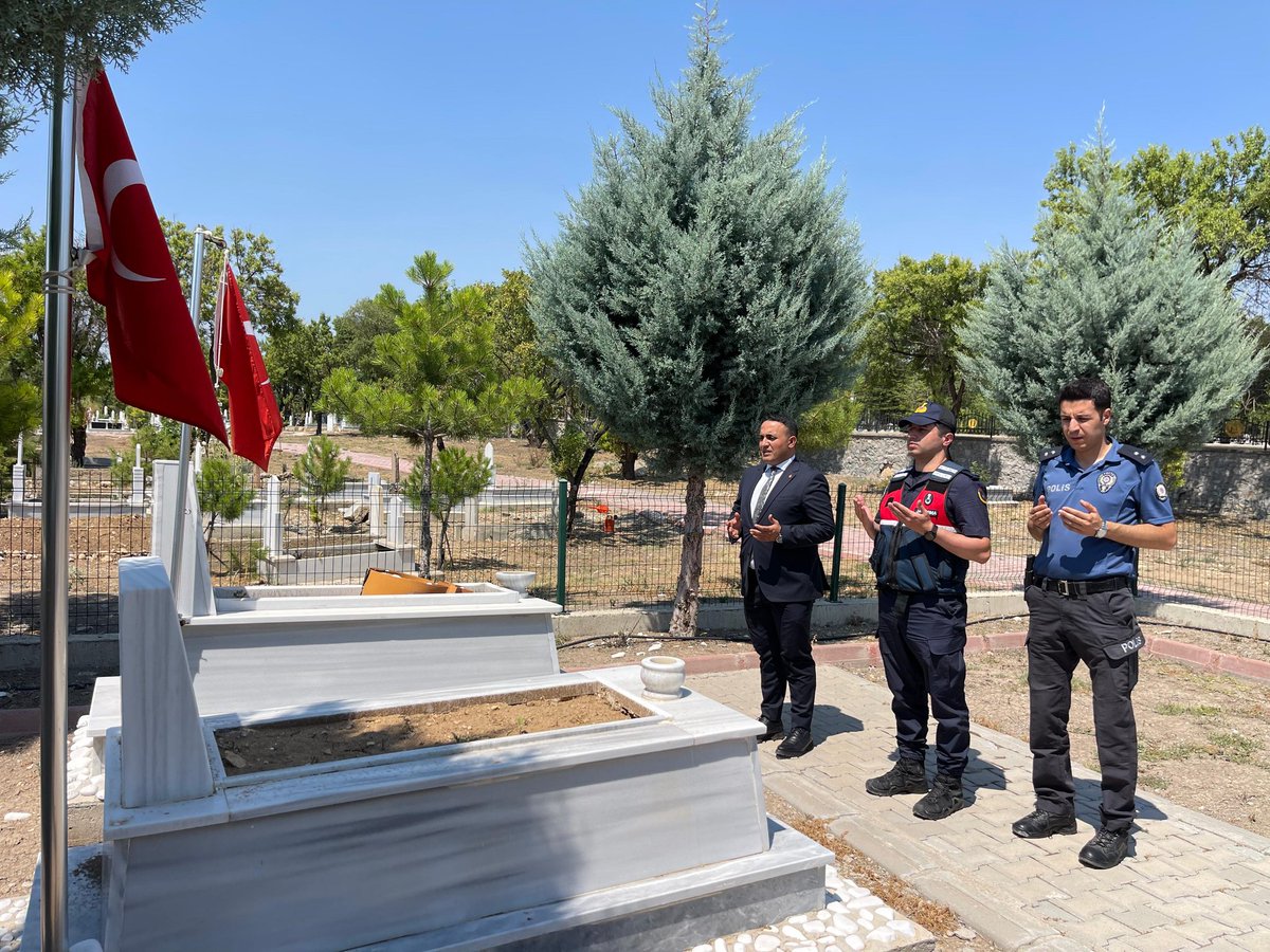 📍Aziz Şehitlerimize Veda...
Kaymakamımız Sn. Abdullah MELİKOĞLU, Yalıhüyükteki son mesai gününde şehitlerimizin kabirlerini ziyaret etti.
<a href="/TCKonyaValiligi/">Konya Valiliği</a> 
<a href="/TC_icisleri/">T.C. İçişleri Bakanlığı</a>