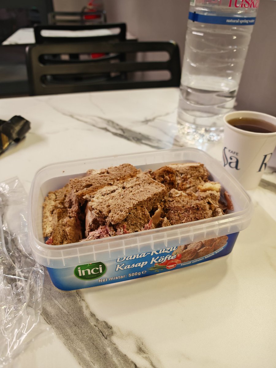 sen benim hayat standartlarımı hayal bile edemezsin