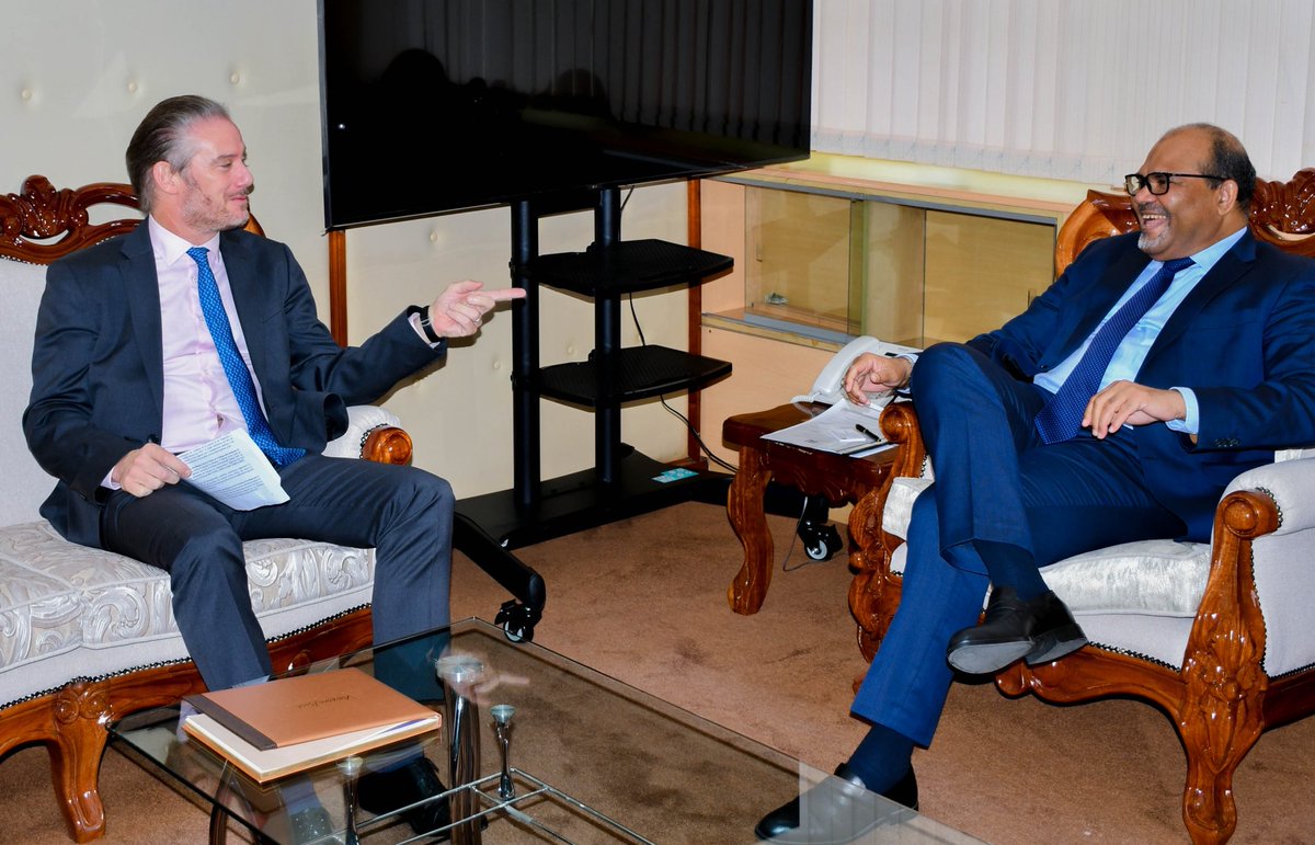 Profshaukat's tweet image. Productive meeting with Ambassador of France @arnaud_suquet on renewing the strategic roadmap to advance science diplomacy, science communication & inclusive innovation-empowering youth, women, & leveraging tech for positive impact though partnership @OfficePCS_KE @SingoeiAKorir