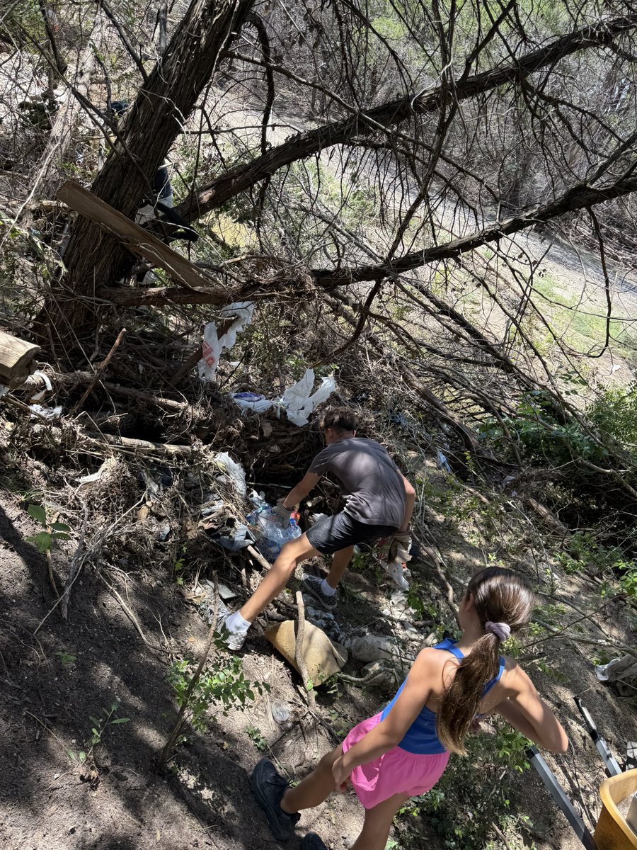 TimKennedyMMA's tweet image. Good Texans and good people helping out theirs neighbors.