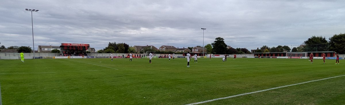 EssexSuffo62178's tweet photo. Yes, I've taken the easy option this evening despite there being a few local games on. Back up North Road for @Brightlingseafc v @HackneyWickFC on a dull overcast evening in North Essex. https://t.co/7gj1RZRuH9