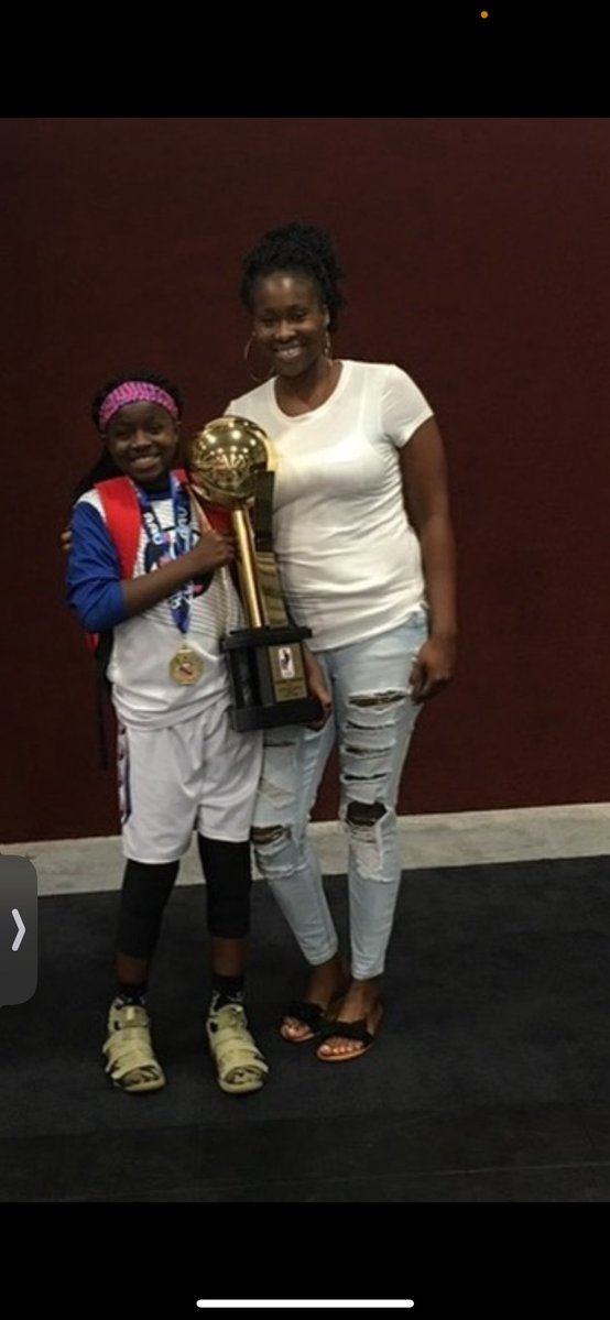 ENiyahhoops_3's tweet image. Grateful for all the summers of hard work! Through the injuries and highs and lows ! 🥹 Thank you AAU! 🫶🏽