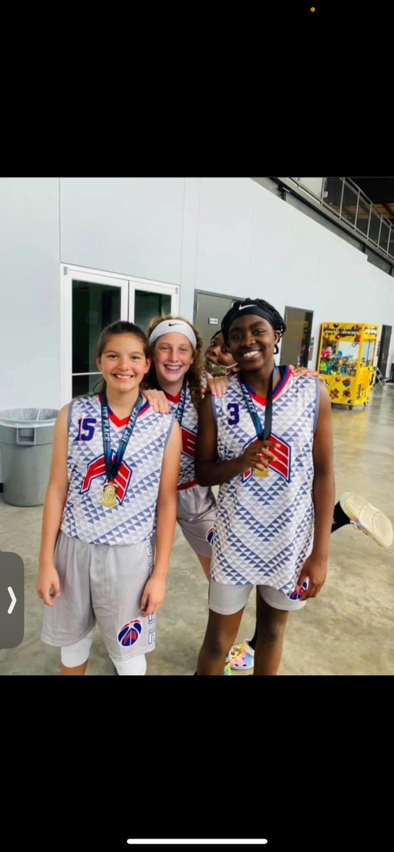 ENiyahhoops_3's tweet image. Grateful for all the summers of hard work! Through the injuries and highs and lows ! 🥹 Thank you AAU! 🫶🏽