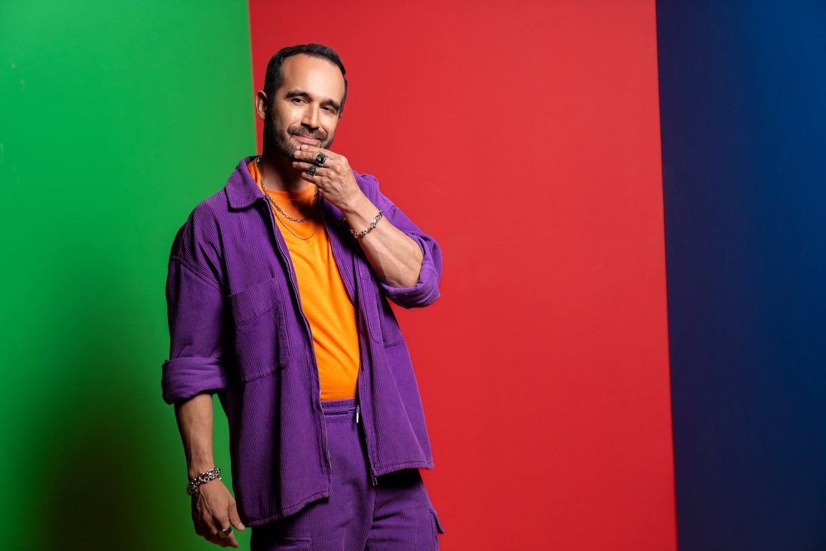 LaCasaFamososMx's tweet image. ¡Promete risas y mucho CAOS! 😂💥 @elguana7 llega con más chistes que maletas a
#LaCasaDeLosFamososMX 🏠
Gran estreno este domingo, 8:30 p.m.
@Canal_Estrellas @MiCanal5 y @VIX 24/7
#DoceavoRevelado