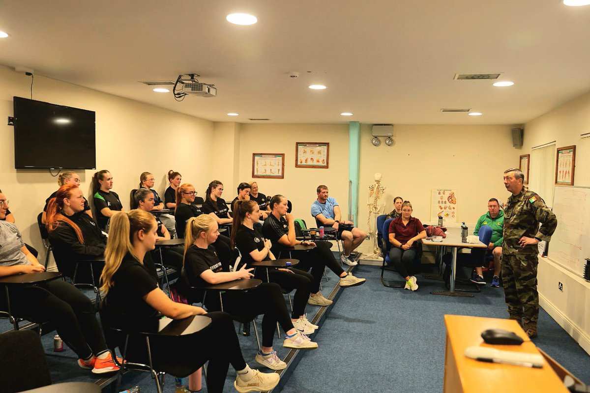 DF_Sgt_Major's tweet image. Delighted today to accompany @DF_COS to meet with @defenceforces Women’s Rugby team preparing to compete next month at International #Defence Rugby Competition. DF ladies will play hosts UK, as well as Tonga & Zambia in the group stages.
Living #Alifelessordinary #BeMore ☘️🇮🇪☘️