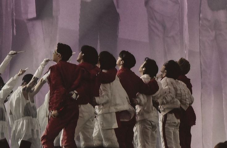 ترندینگ داریم آتیشی❤️‍🔥
اومد تی الت سه تا ریپلی کن
ریت یادت نره

BTS IS BIGGER THAN KPOP
BTS PAVED THE WAY
BTS FATHER OF KPOP