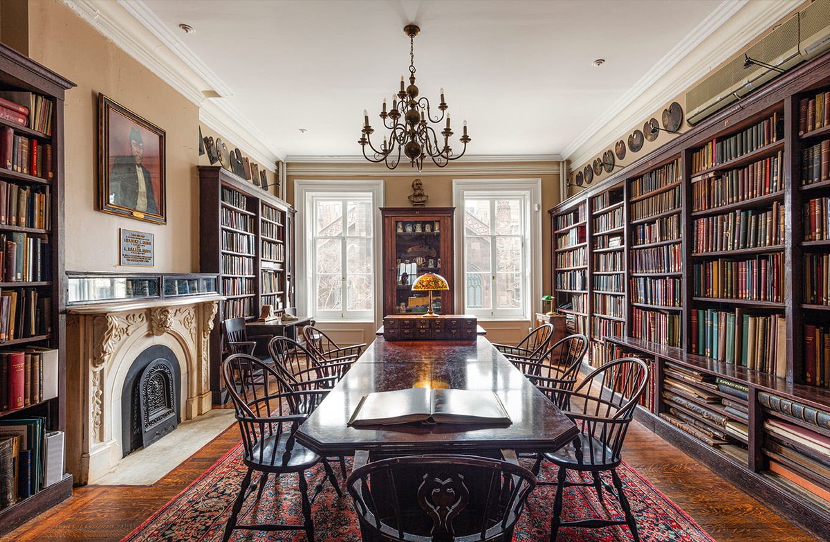 signalawards's tweet image. Join us July 30 at 6:30 PM at the iconic 1850s @Salmagundi Club for Breaking the Audio Fiction Form—a live convo with @signalawards GM Jemma Brown, Jocelyn Kuritsky & James Scully.
Talk audio, community & the future of fiction podcasts.
🎟️ RSVP: vist.ly/3ysnd #NYC