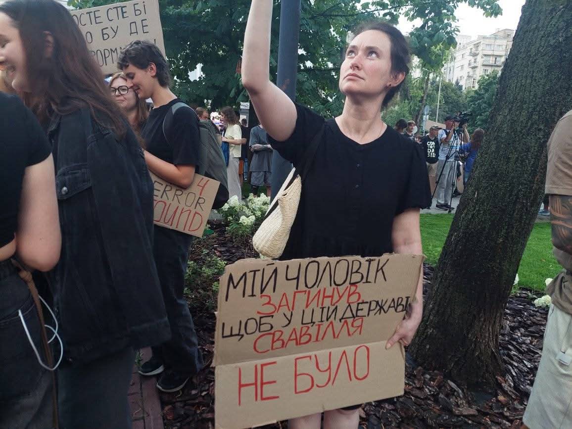 Novynarnia's tweet image. У Києві та інших містах України – протести проти ухваленого Радою законопроєкту, що нівелює незалежність НАБУ та САП. ФОТО, ВІДЕО
novynarnia.com/2025/07/22/u-n…